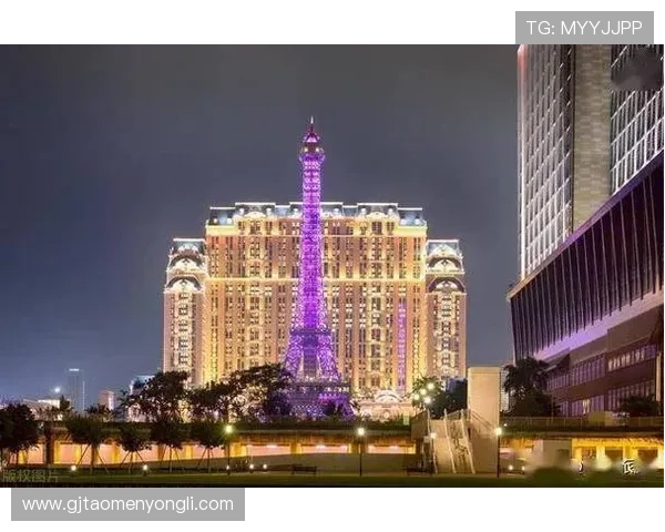 澳门巴黎人埃菲尔铁塔：体验仿巴黎铁塔带来的浪漫与文化融合之旅